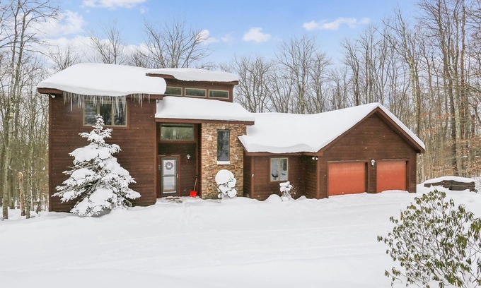 Davis House | Beautifully Secluded Mountain Home