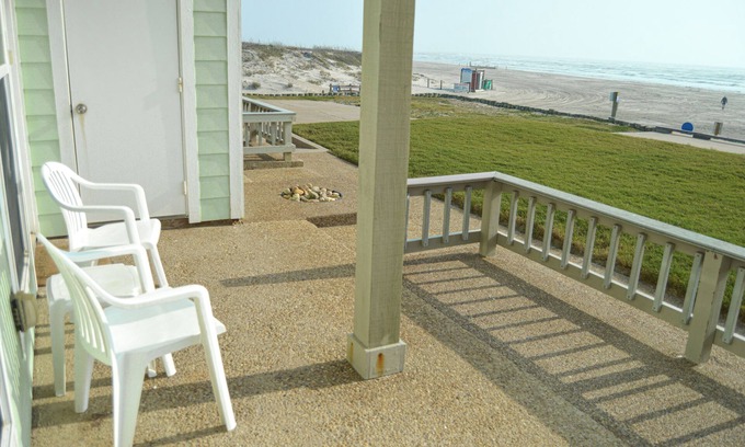 Corpus Christi Condo | Beautifully Updated Beachfront, Pet Friendly, Condo w/a Heated Pool & Hot Tub
