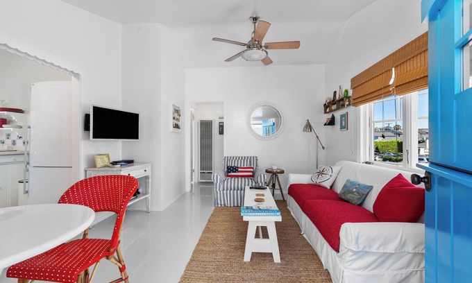 Balboa Island Cottage | Beautifully Updated Historical Cottage Retreat with Garage!