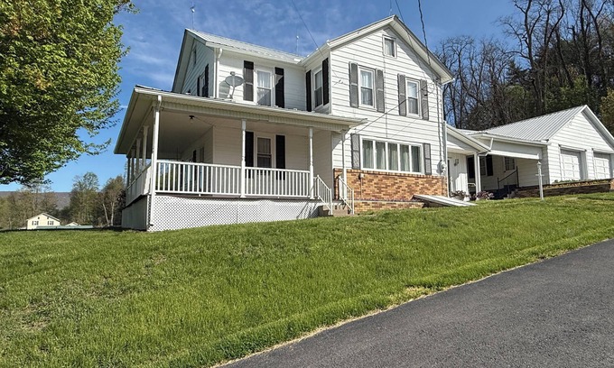 Cocolamus House | Beautifully Updated Country Home