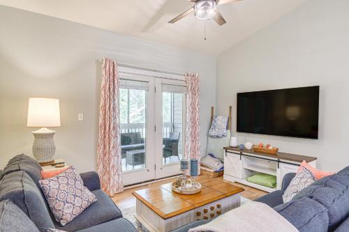 Foley Apartment | Beautifully Updated Foley Condo with Pool Access
