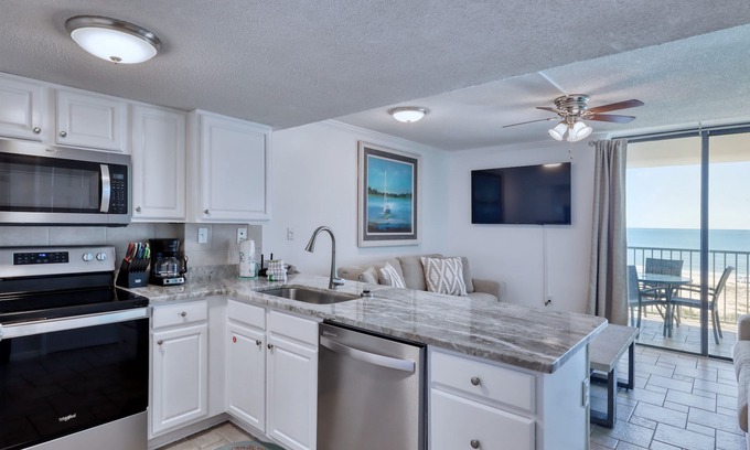 Gulf Shores Condo | Beautifully updated.Gulf Shores Surf & Racquet 714A