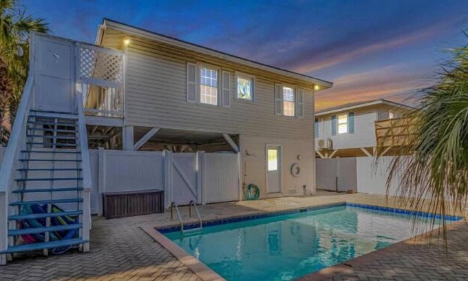 Cherry Grove Beach House | Beautifully Updated Beach House-Bella Sirena! Short walk to the beach! Sleeps 8!