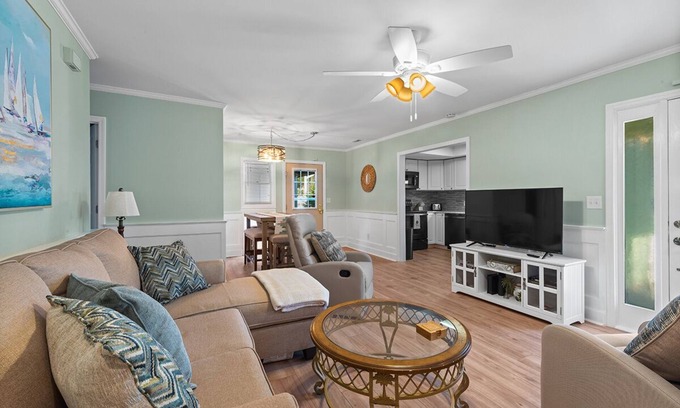 Crescent Beach House | Beautifully Renovated North Myrtle Beach House!
