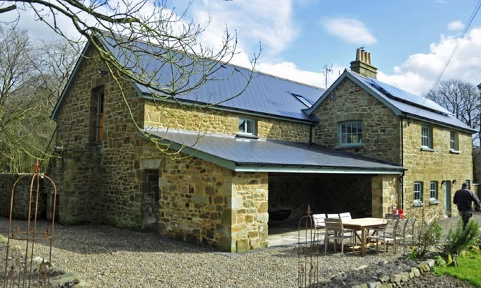 Tan-y-groes House | Beautifuly restored Coach House & Granary set in the grounds of Glaneirw Mansion