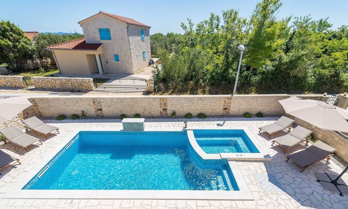 Privlaka Cabin | Beautiuful stonehouse Villa in Privlaka with heated pool, jacuzzi and sauna for 8 people