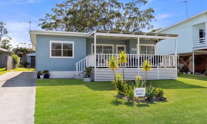 Culburra Beach House | Beauts - Pet Friendly - 5 Minutes Walk to the Beach