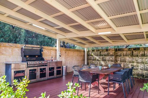 Guilderton House | Beauty And the Beach Coastal Comfort at its best.