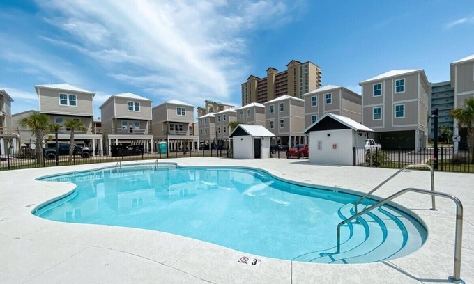 Gulf Shores House | Beauty @ the Beach-3 Bedroom House-Beach across the street-Pool-Perfect location