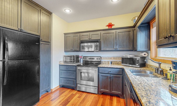 Sylvan Shores House | Beaver Lake-front home with boat access, private beach, fireplace, pool table