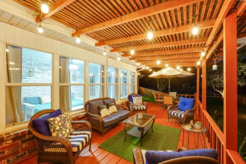 Springdale House | Beaver Lake Retreat with Deck Paddle, Bike, Relax!