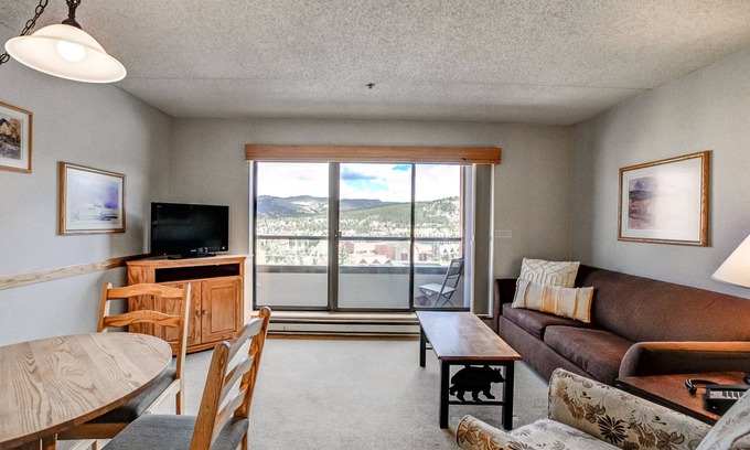Historic District Condo | Beaver Run Moonrise Condo: Ski-In, Ski-Out, Great Views