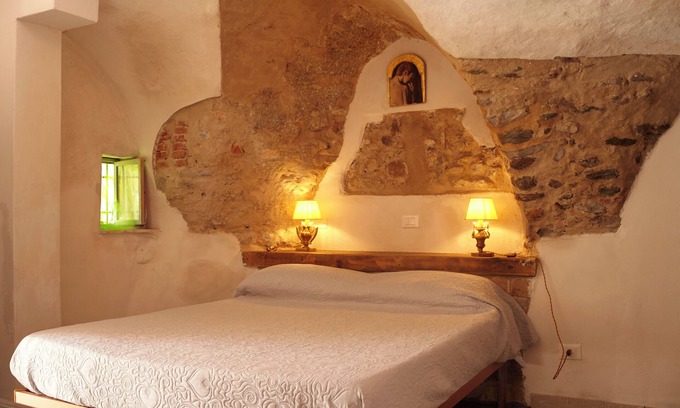 Borgio Verezzi Bed & Breakfast | Beb borgio verezzi near sea near walks ancient villa olive room