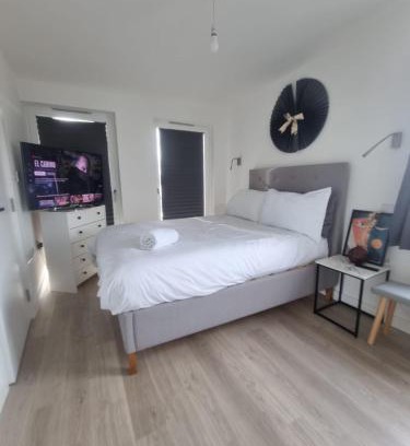 Penge and Cator House | BECKENHAM- Large ONE DOUBLE Bedroom APARTMENT With En-suite SOLE USE