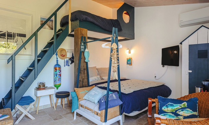 Sainte-Marie-de-Re Bed & Breakfast | Bed and Breakfast 'Esprit Rétais' with Air Conditioning