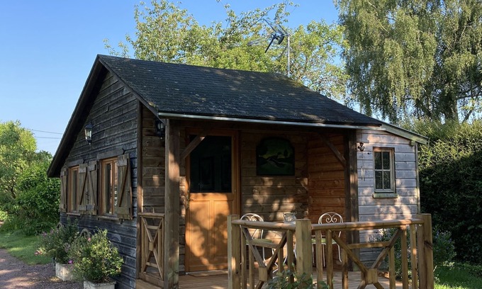 Beaufour-Druval Ski Chalet | Bed and breakfast with terrace in a detached chalet in Normandy