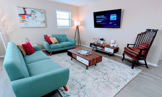 Lubbock House | Bed and Breakfast at Tiffany's 3/2/2 - Long-term Friendly - EV charger