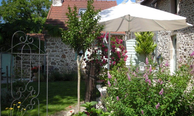 Naillat House | Bed and breakfast capacity 2 ps sitting area quitchenet tv wifi see details...
