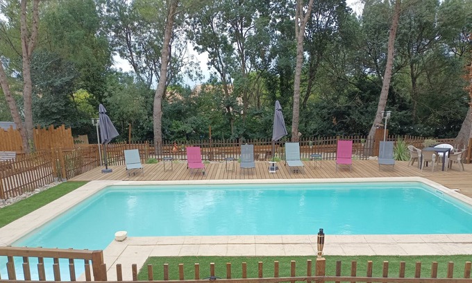 Carcassonne Bed & Breakfast | Bed and breakfast for 4 people, private jacuzzi and swimming pool. 3 minutes medieval city.