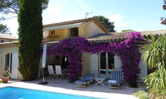 Saint-Raphael Bed & Breakfast | BED AND BREAKFAST, private 1st floor in villa