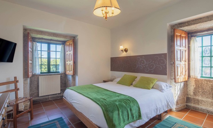 Tui Bed & Breakfast | Bed and Breakfast 'Habitación Triple 2' with Mountain View, Shared Pool and Wi-Fi