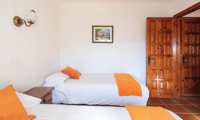 Areas Bed & Breakfast | Bed and Breakfast 'Habitación Doble 4' with Mountain View, Shared Pool and Wi-Fi