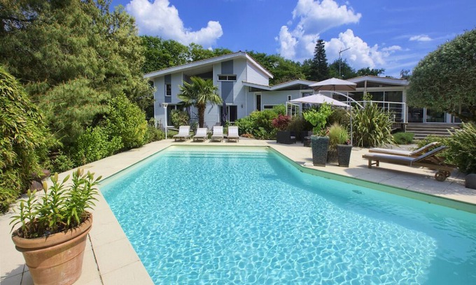 Sadirac House | Bed and Breakfast is near Bordeaux and St Emilion vineyards