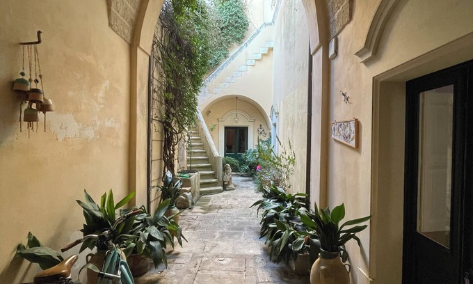 San Pietro in Lama Bed & Breakfast | Bed & Breakfast Apartment in Historic Palazzo 10 minutes from Lecce.
