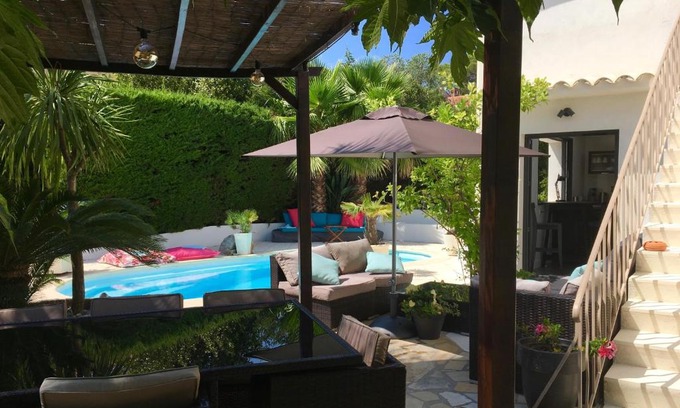 Boulouris-sur-Mer Bed & Breakfast | Bed,Kitchen and Swimming Pool Villa Esterel