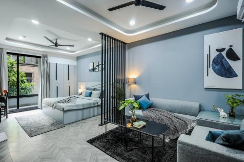 Sushant Lok Apartment | BedChambers Luxury Apartment Near Golf course Road