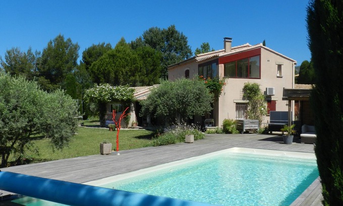 Bedoin House | Bédoin, village and tranquility 3 bedroom villa, garden, private pool
