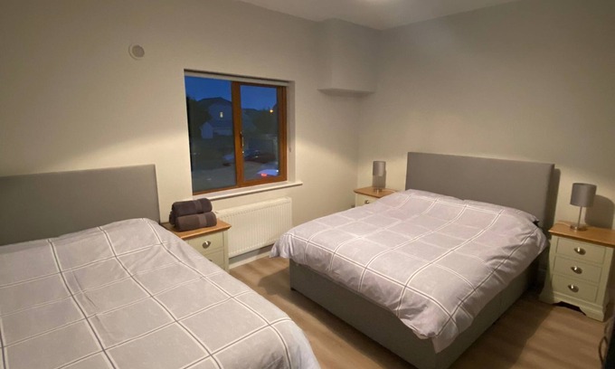 Dromod House | Bedroom 2, quad room sleeps 4 people, en-suite