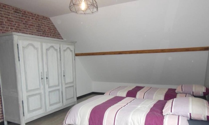 Saint-Ouen-sur-Iton Bed & Breakfast | Bedroom sleeps 5, fast Wi-Fi