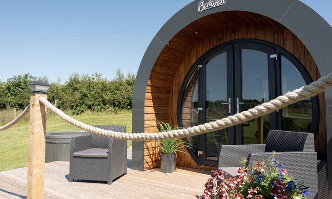 Welshpool Cottage | Bedwen - Glamping pod with Hot Tub sleeping 2 guests