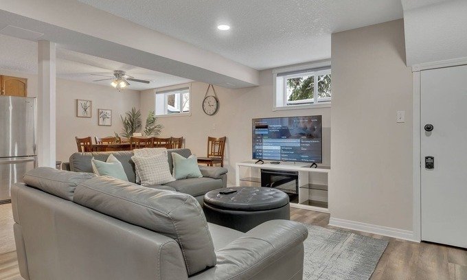 Sherwood Park Apartment | Bee - Cozy Sherwood Park Basement Suite