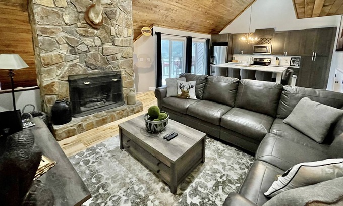 Beech Mountain Ski Chalet | Beech Mtn Views/Fireplace/Summer Concerts/Pets/Hiking/Biking