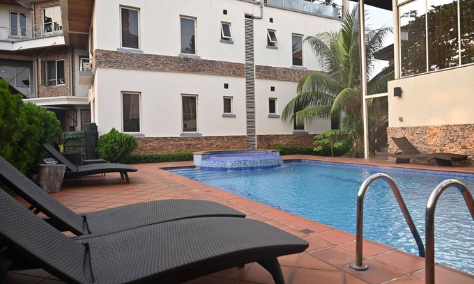 Ikoyi Apartment | Beech-Oak apartment located in secure and tranquil residential area of Ikoyi.
