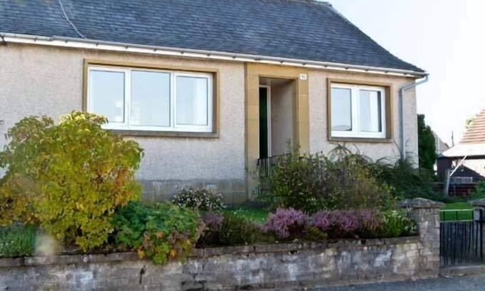 Ballindalloch Cottage | BEECH YARD COTTAGE, pet friendly, with open fire in Tomintoul