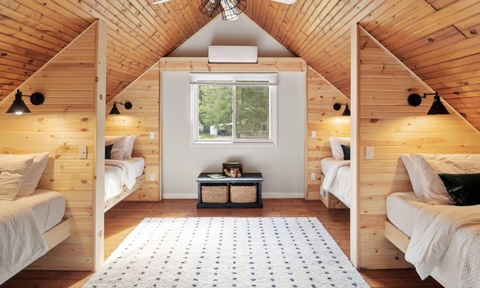 Canadian Lakes Ski Chalet | Beechwood Chalet Sleeps 10 Canadian Lakes Community!