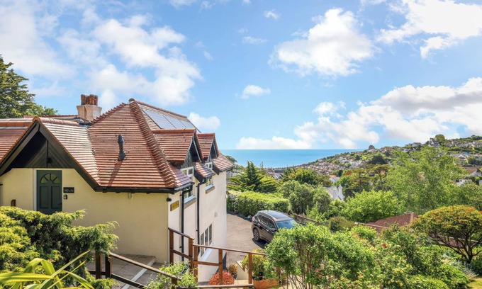 Beer Cottage | BEER VIEW COTTAGE, pet friendly, country holiday cottage in Beer