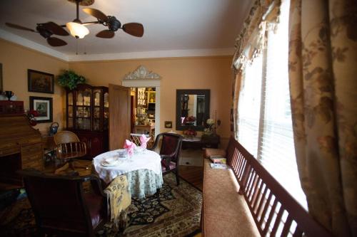 Mount Airy Bed & Breakfast | Bees B & B-V