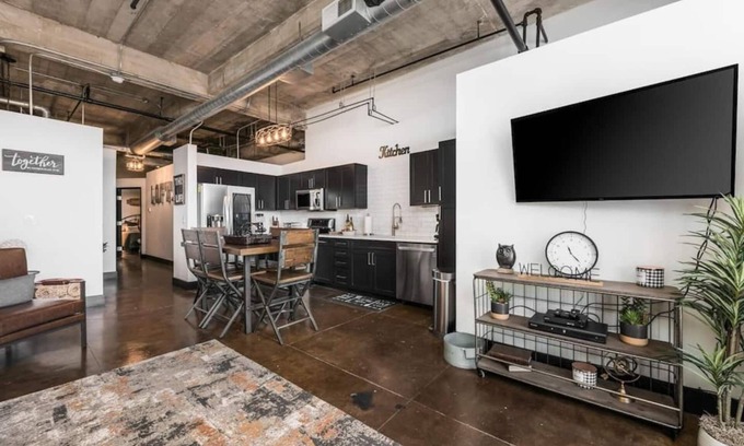 Brazos Condo | Behren's Loft - a downtown experience!