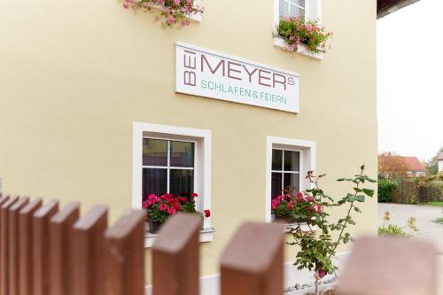 Boehlen House | Bei Meyers Schlafen & Feiern