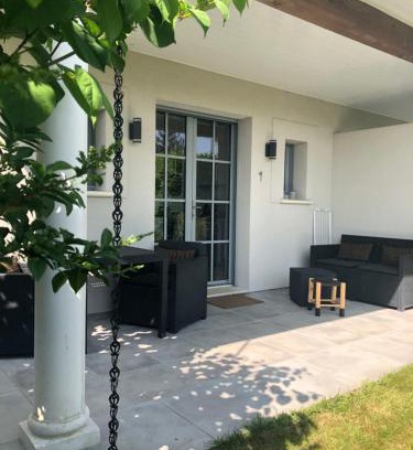 Honfleur Apartment | Bel Air Studios-Terrasse couverte-Jardinet-Vue Pont de Normandie-Parking privé