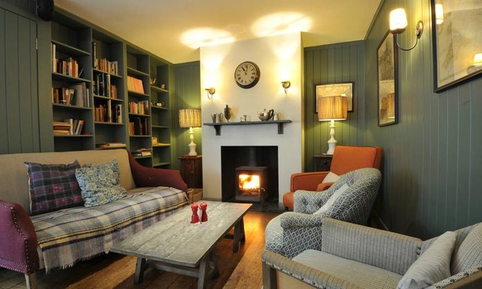 Churt Hotel | Bel And The Dragon-Churt