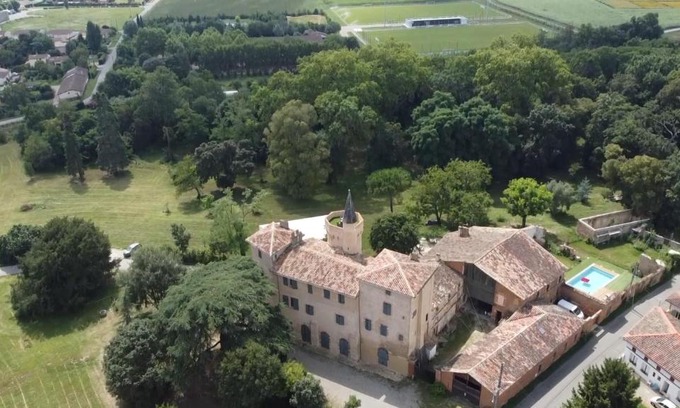 Grisolles Apartment | Bel appartement au Château de Fontanas