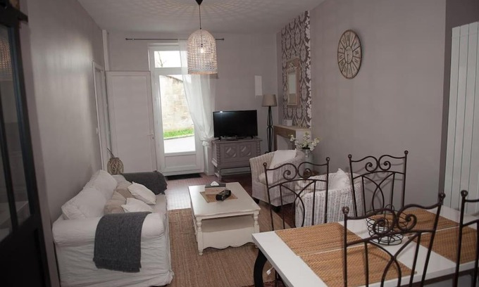 Margaux Apartment | bel appartement en pierre de 88 M2 charme d’antan