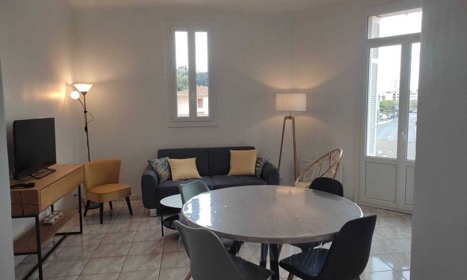 Saint-Raphael Apartment | Bel Appartement F3 Moderne Proche Marché et mer