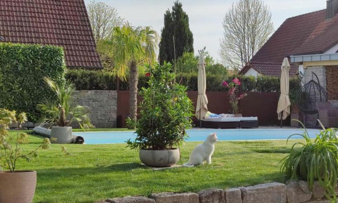 Eggenweiler Apartment | Bel giardino