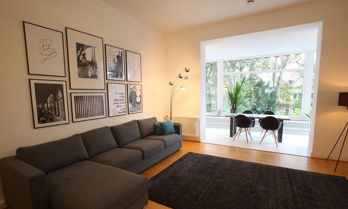 Lindenthal Apartment | Beletage: Quiet 3-room apartment (115 sqm) with terrace - top location near the city forest